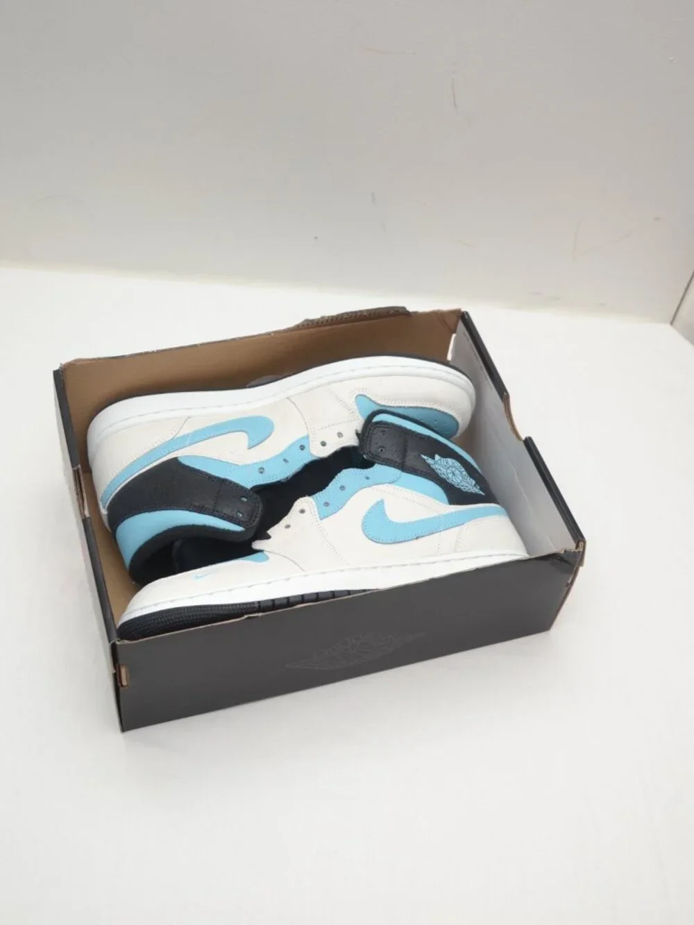 Jordan Air Jordan 1 Mid Se Blue Chill Summit White BNIB (NO LID)